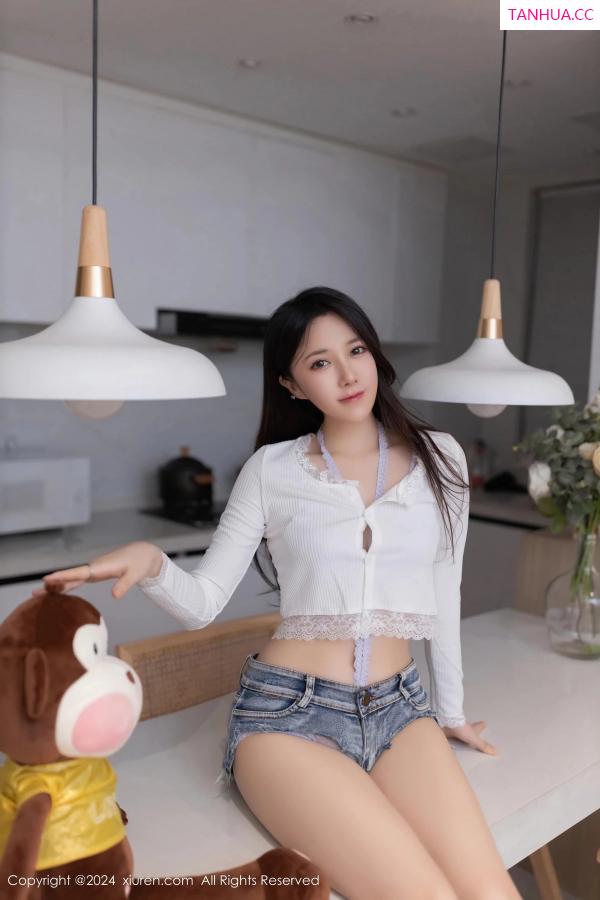 鱼子酱fish  [XiuRen]高清写真图 2024.05.31 No.8639 鱼子酱Fish 美腿性感第11张图片